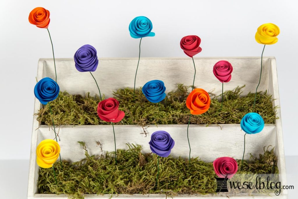 Deko-Idee Papierblumen Briefständer DIY
